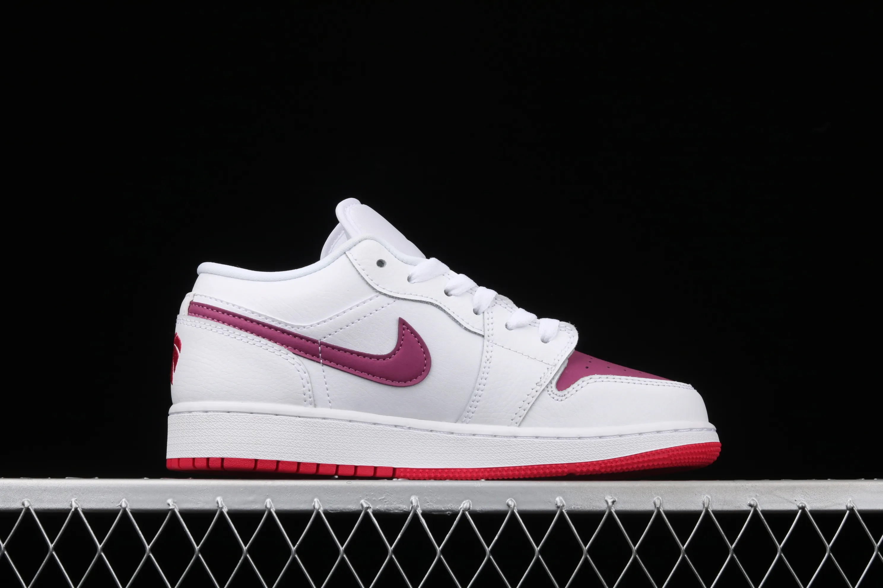 All categories Air Jordan Jordan series basketball shoes Air Jordan 1 Low G version pure original Air Jordan1 Low AJ1 Joe 1 Valentine's Day low-top basketball shoes 554723-161